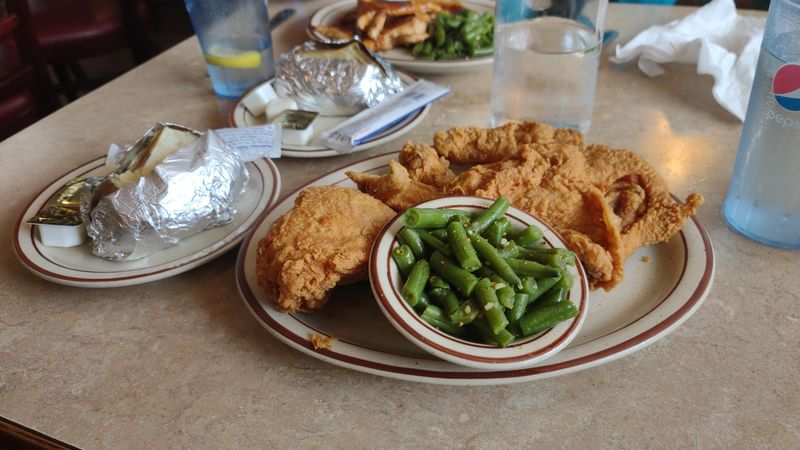 The Fried Chicken Fans Rave About The Fried Chicken Fans Rave About