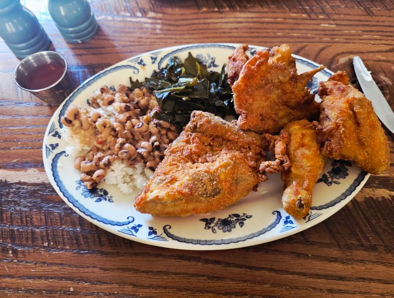 The Fried Chicken Locals Come Back For