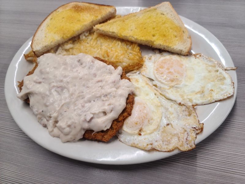 The Homestyle Plates That Keep People Coming Back