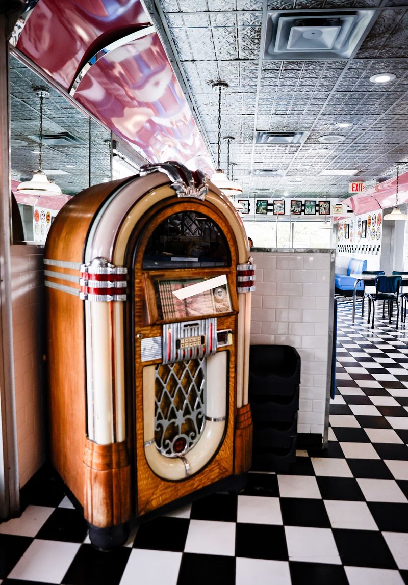 The Jukebox And Oldies That Set The Mood