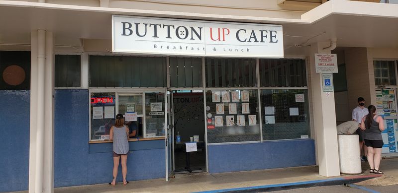 The Little Cafe Tucked Into Pearl City