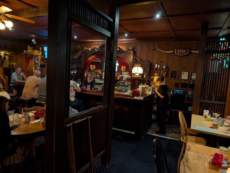 The Lounge And Live Tunes