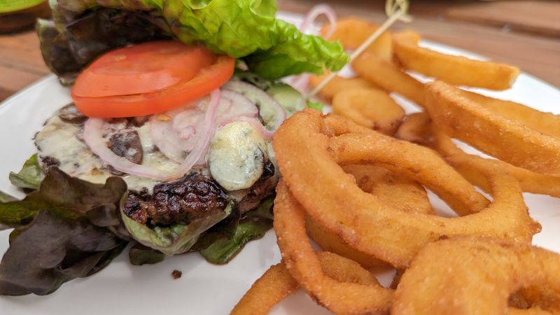 The Massive Cheeseburger Worth the Drive The Massive Cheeseburger Worth the Drive