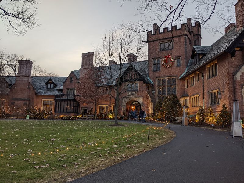 The Ohio Mart Artisan Market on the Stunning Estate Grounds