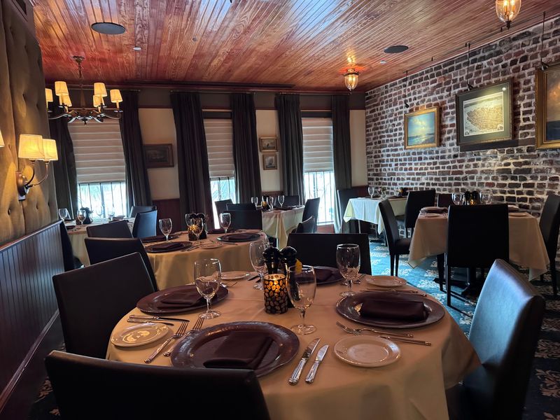 The Old-Hollywood Room That Sets The Mood