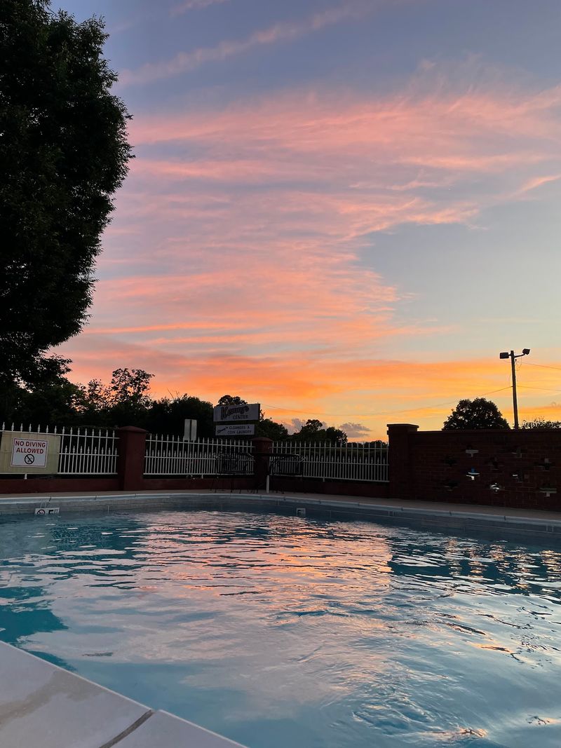 The Outdoor Pool That Steals The Show The Outdoor Pool That Steals The Show