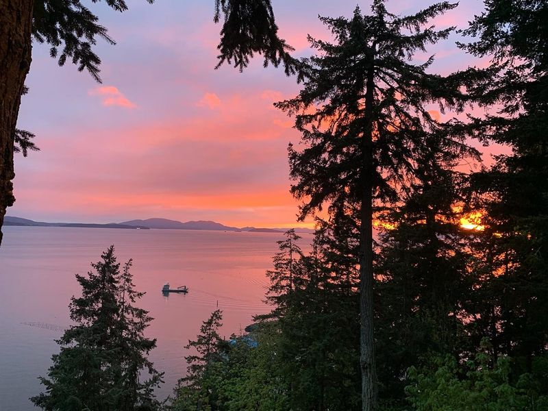 The Oyster Bar on Chuckanut Drive, Bow, Washington The Oyster Bar on Chuckanut Drive, Bow, Washington