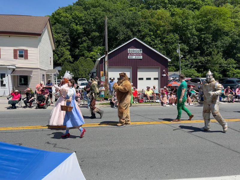The Oz-Stravaganza Festival and Parade Connection