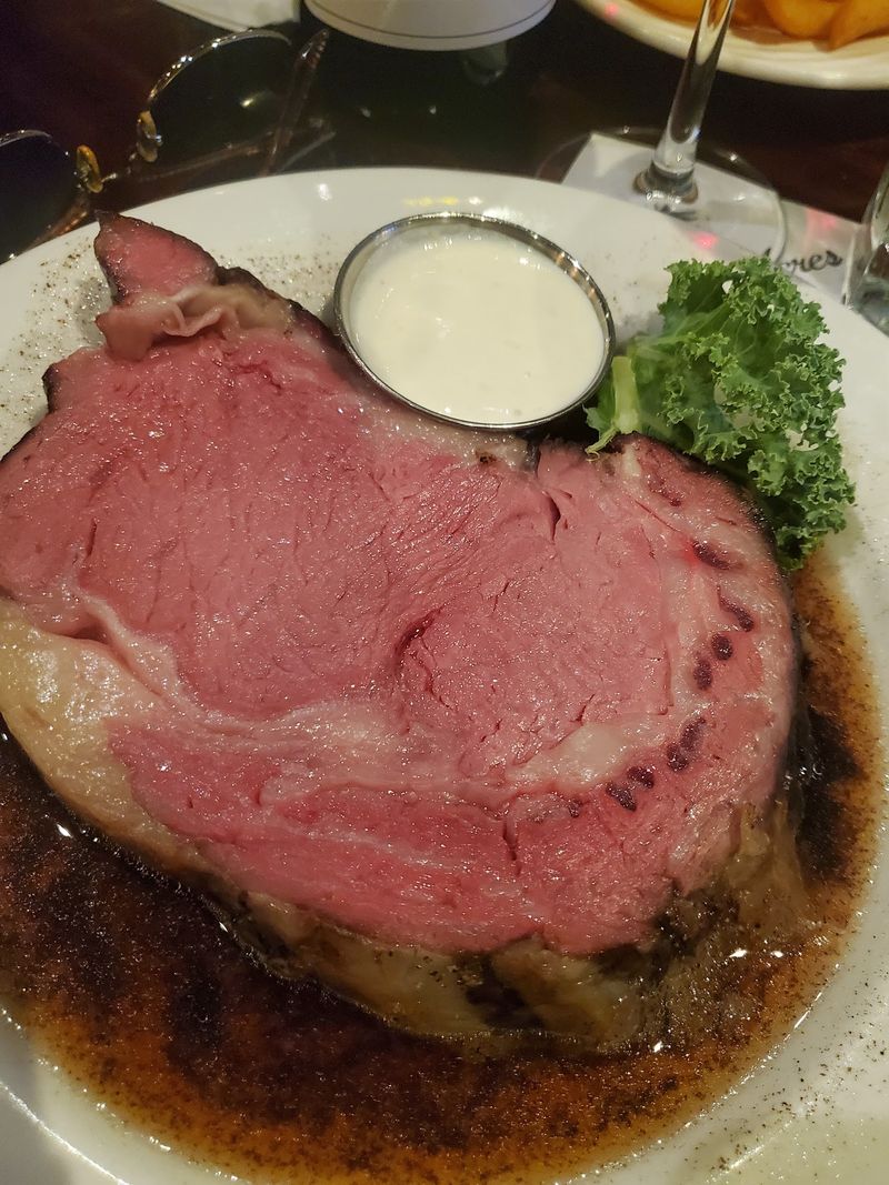 The Prime Rib That Keeps Regulars Loyal