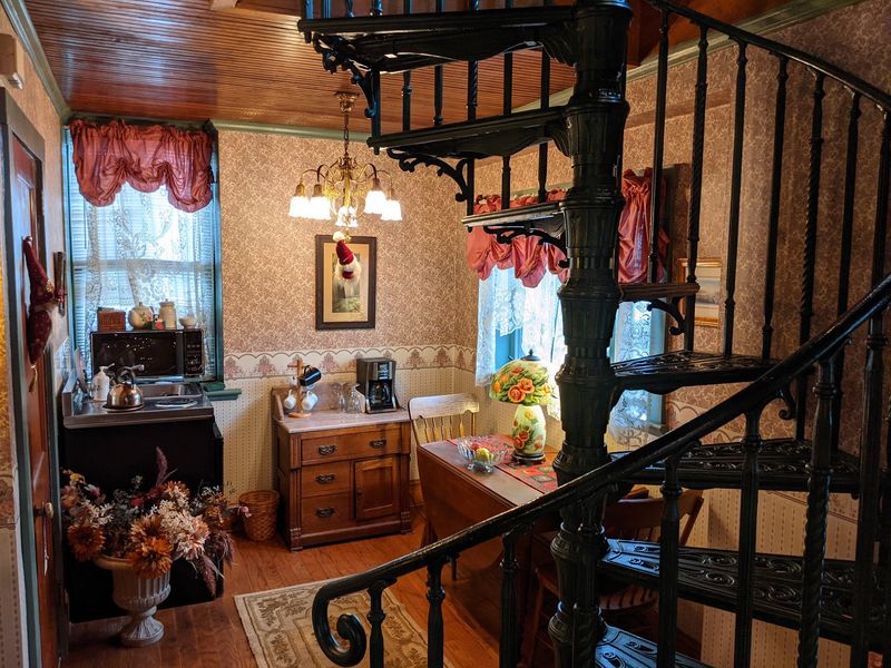 The Private Carriage House Retreat