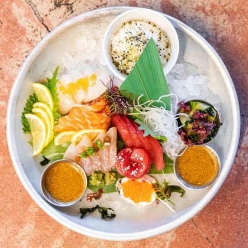 The Raw Bar That Steals the Show