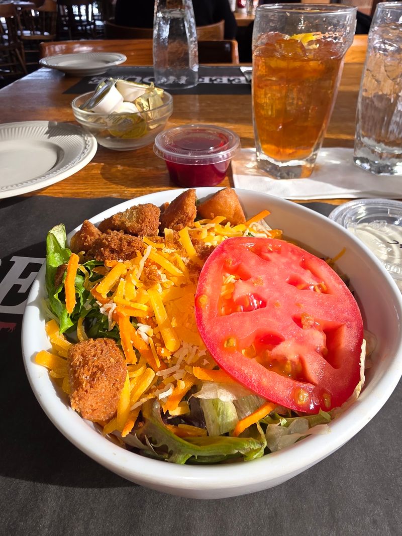 The Salad Bar Regulars Rave About