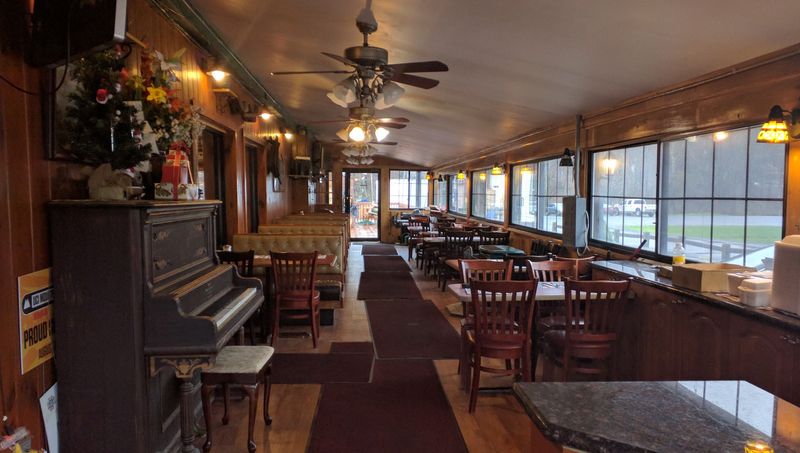 The Setting That Feels Like A Real Mountain Diner The Setting That Feels Like A Real Mountain Diner