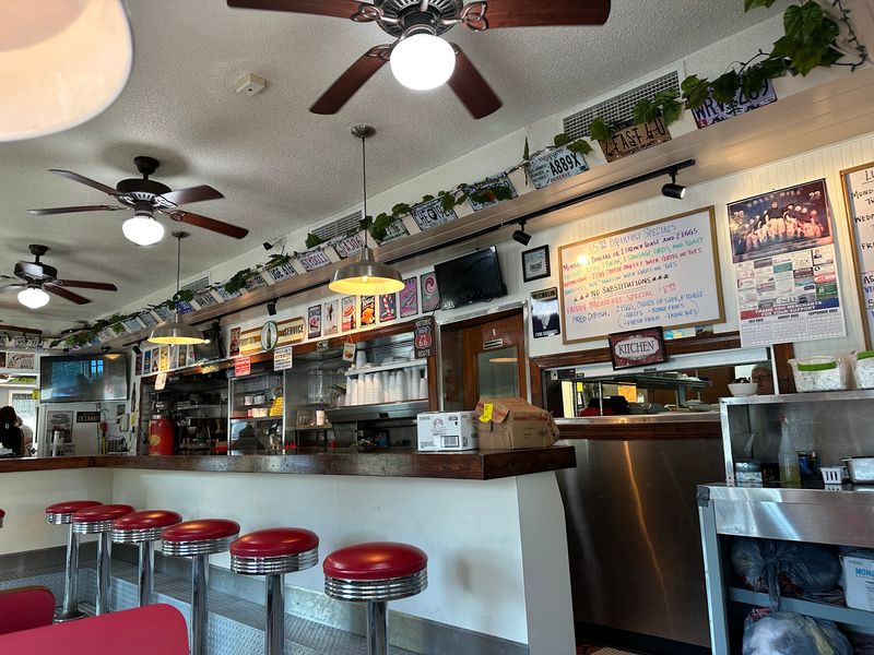 The Story Behind a Proper Southern Diner The Story Behind a Proper Southern Diner