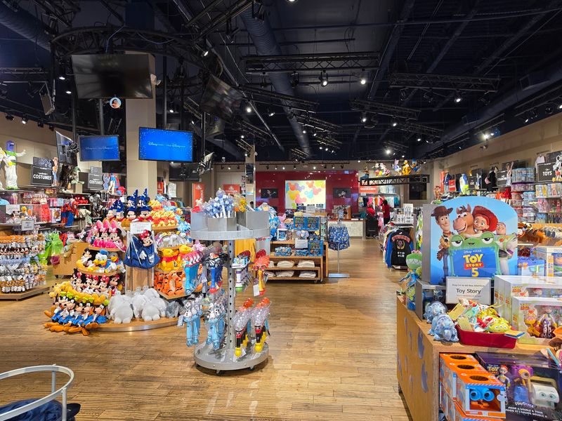The Surprise Return of Toys R Us The Surprise Return of Toys R Us