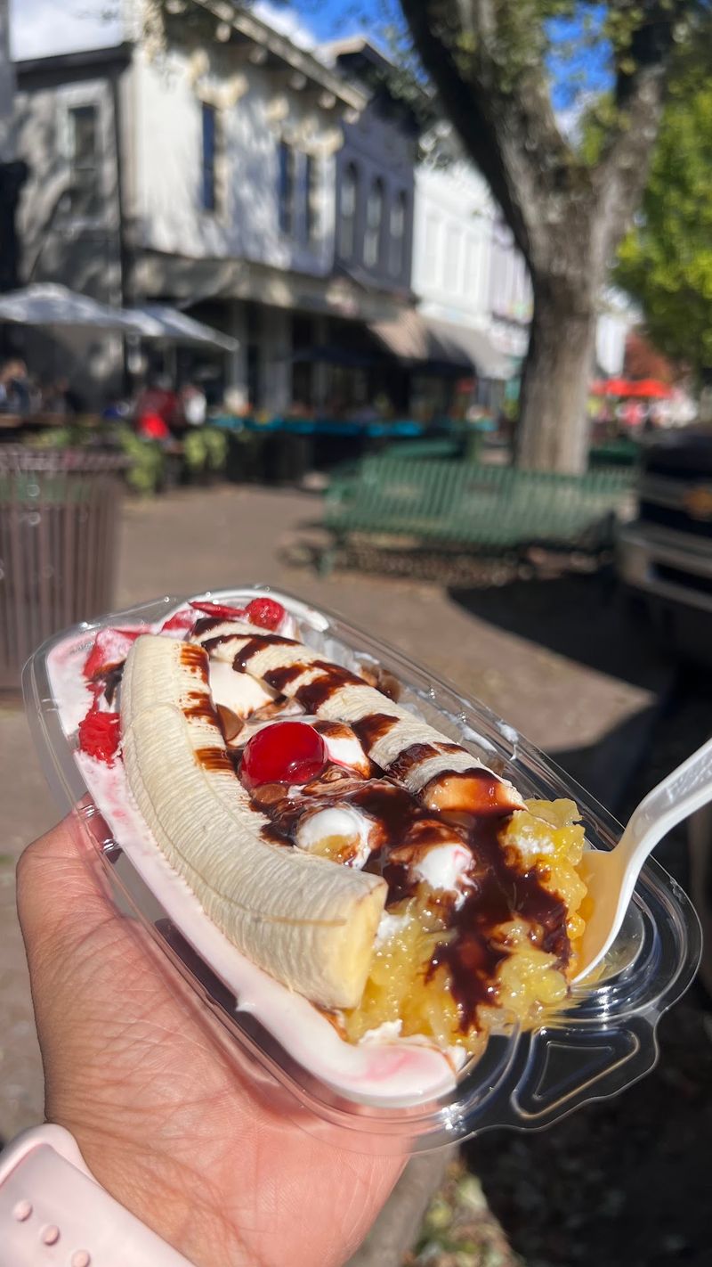 The Towering Banana Split That Draws Crowds