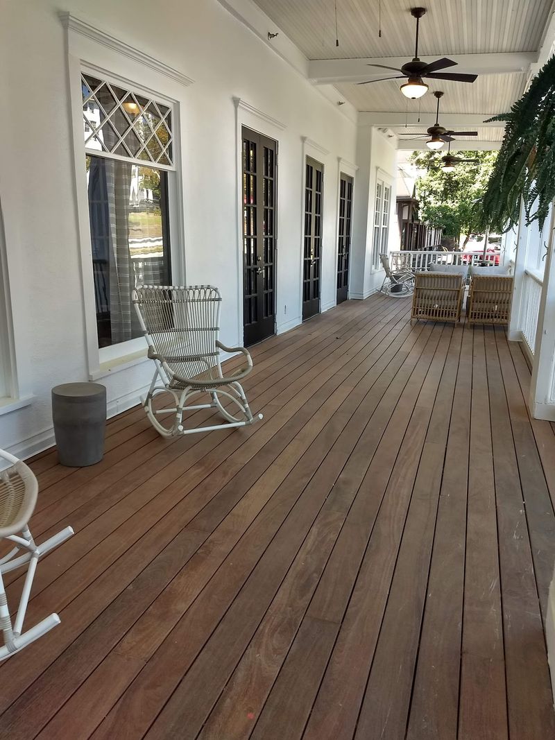 The Veranda and Its Rocking Chairs The Veranda and Its Rocking Chairs