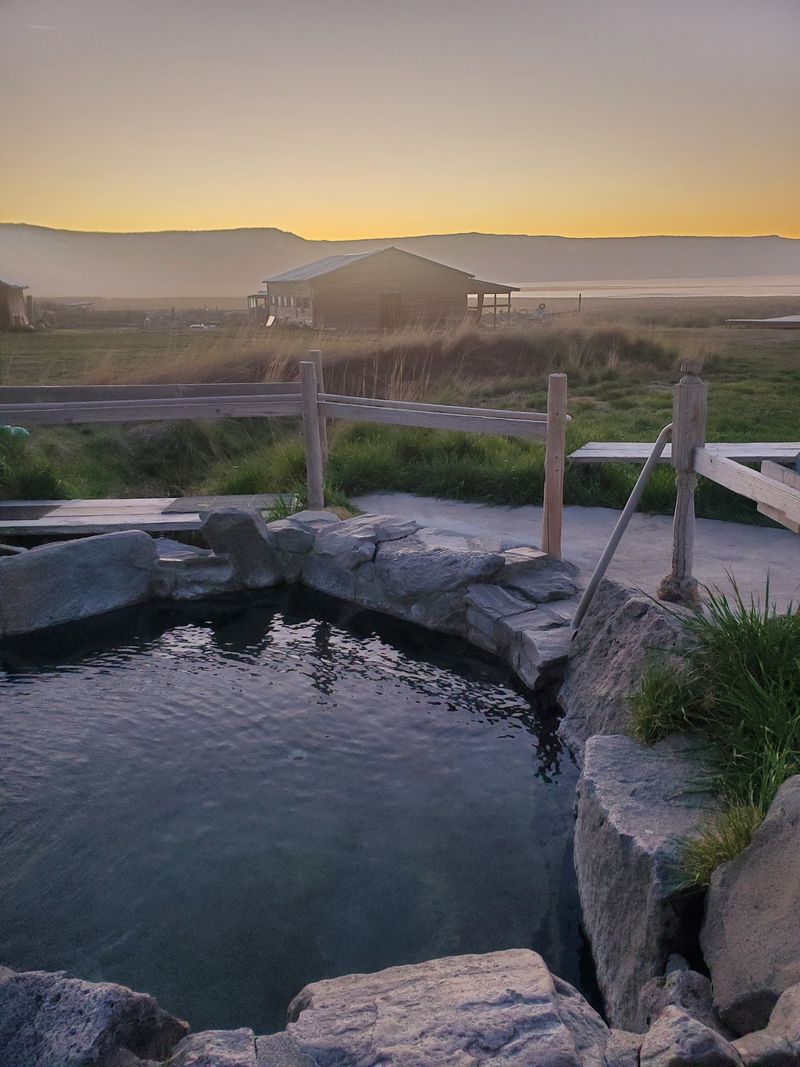 Upgraded Cottage with Private Outdoor Soaking Tubs