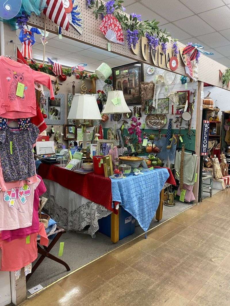 Vintage Clothing and Accessories Worth Exploring Vintage Clothing and Accessories Worth Exploring