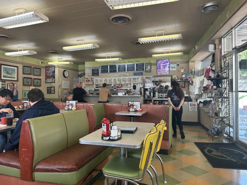 Vintage Decor With a Movie-Star Past