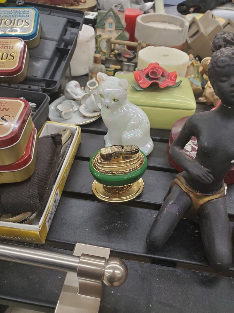 Vintage Finds and Antiques Worth the Hunt