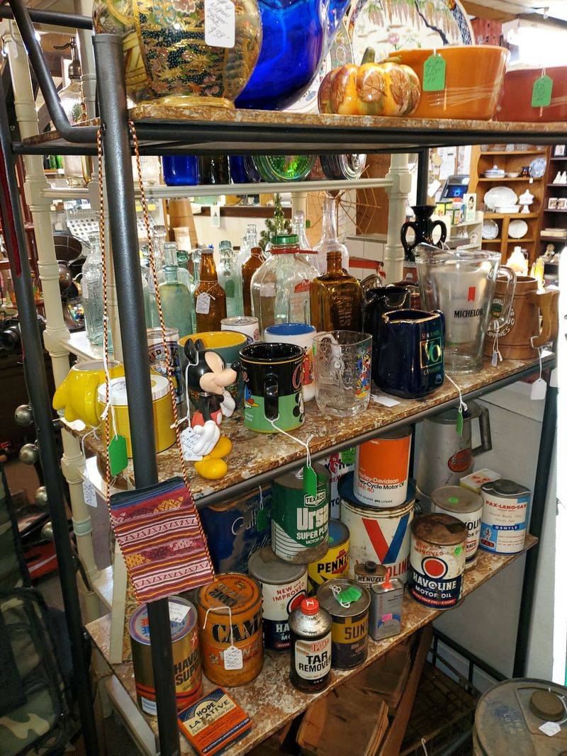 Vintage Glassware and Pyrex Worth Hunting For