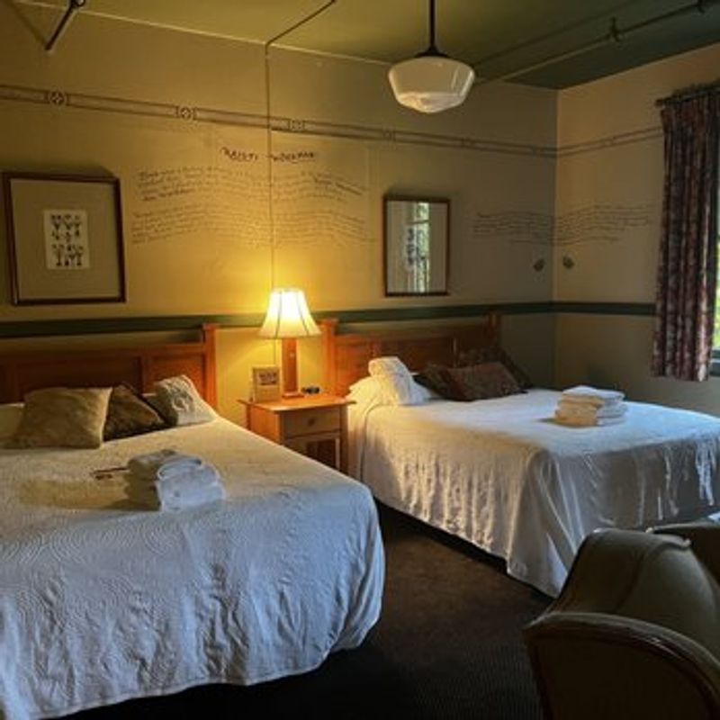 Vintage Rooms and How Sleeping Works Vintage Rooms and How Sleeping Works