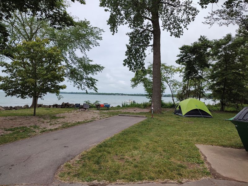 Waterfront Camping Close To The Lake