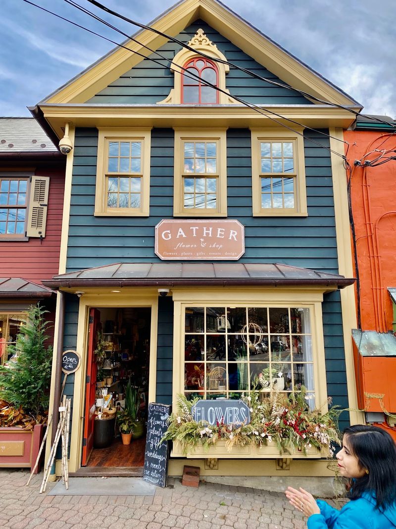 Weekend Antique Shopping Like Nowhere Else Weekend Antique Shopping Like Nowhere Else