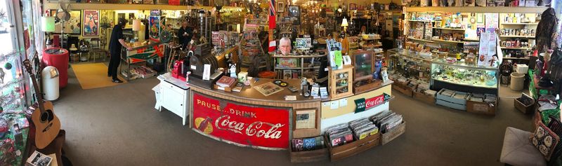 Wein Strasse Antiques, Hermann, Missouri