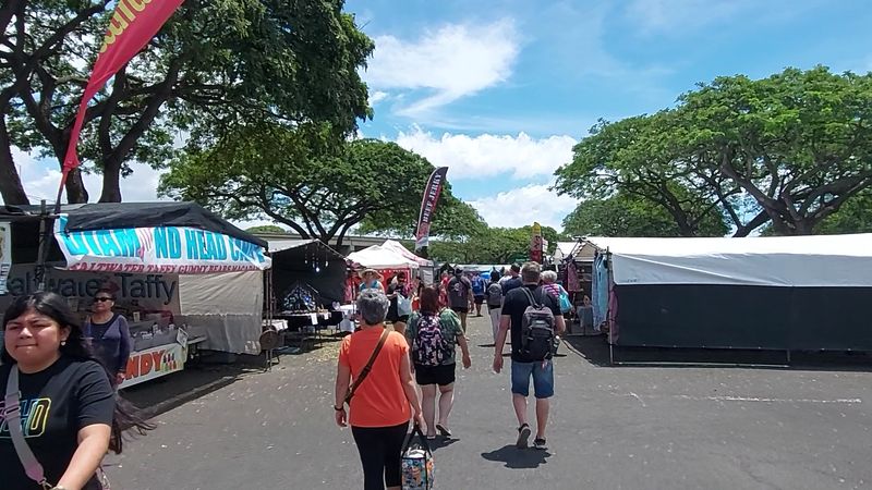 Where Bargain Hunters Gather on Oahu Where Bargain Hunters Gather on Oahu