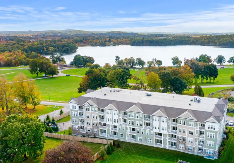 Where This Lakeside Retreat Sits