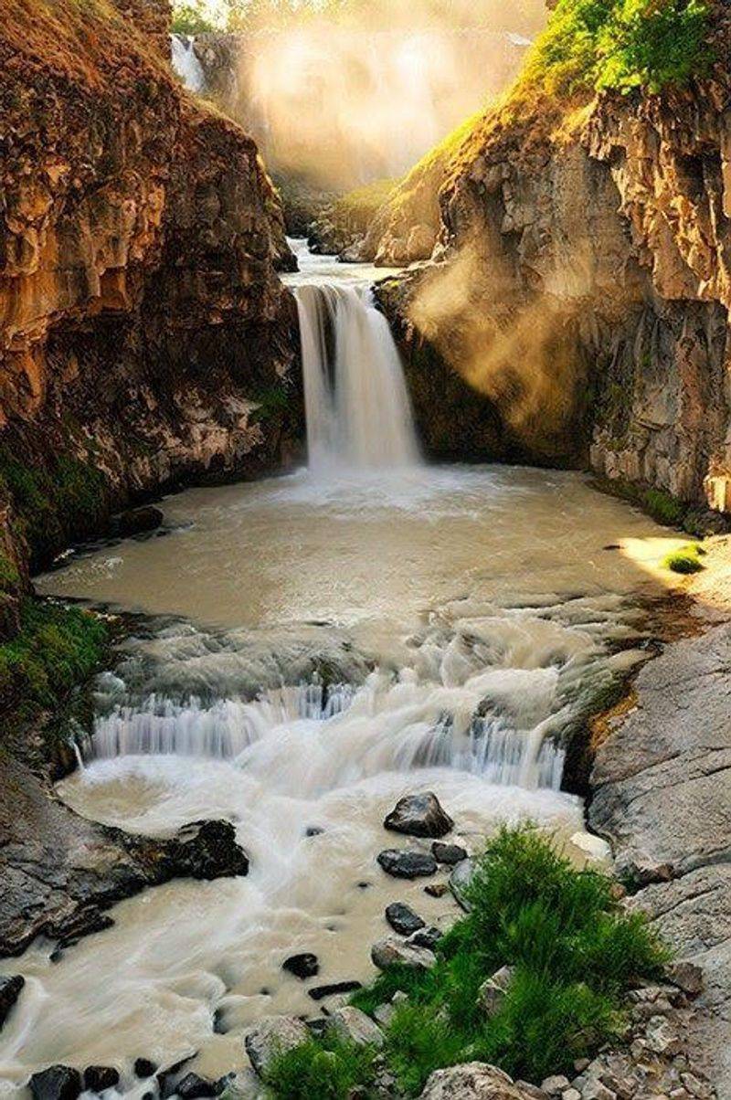 Where the Canyon Hides in Wasco County Where the Canyon Hides in Wasco County