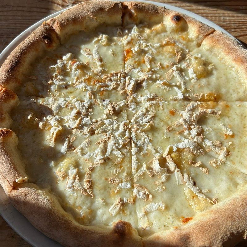 White Garlic Pizza