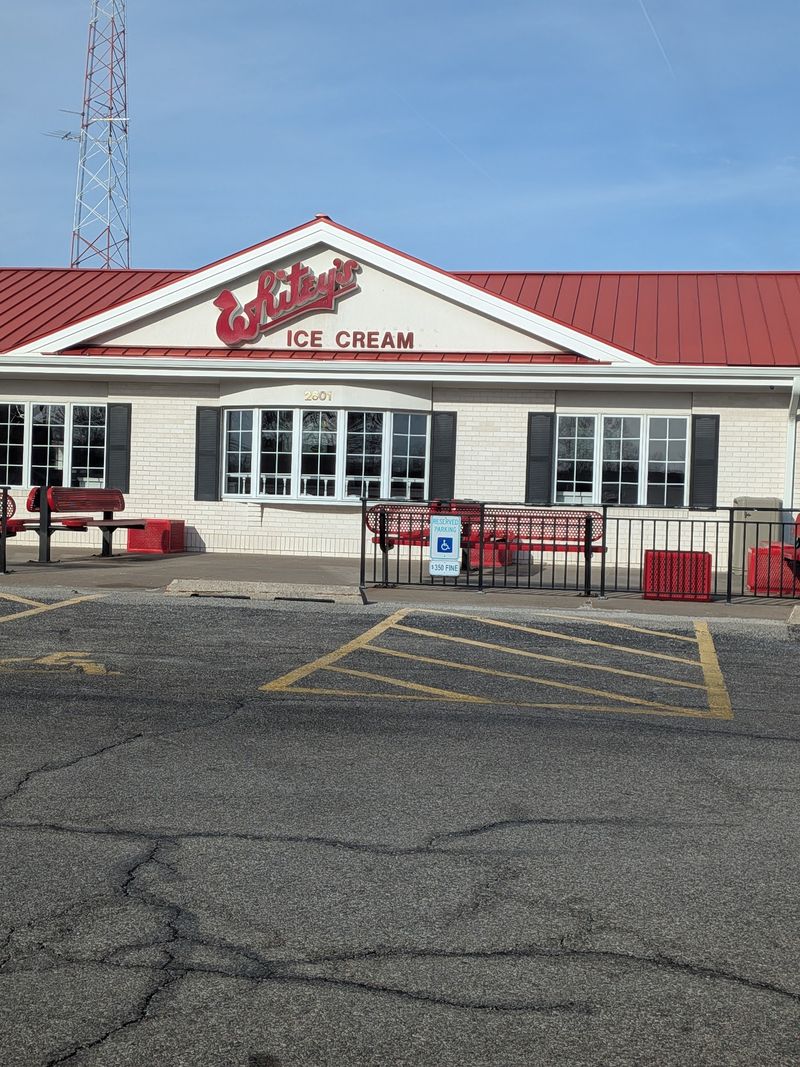Whitey's Ice Cream, Moline, Illinois Whitey's Ice Cream, Moline, Illinois