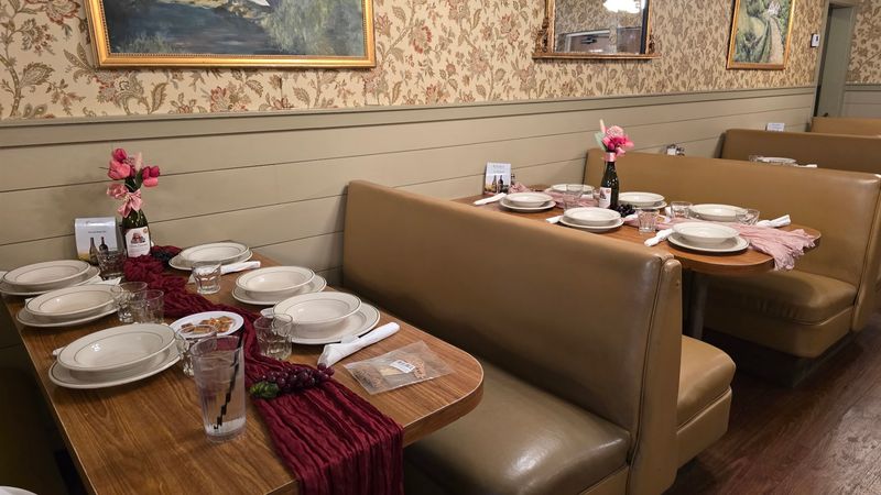 Who Fits Best at This Table Who Fits Best at This Table