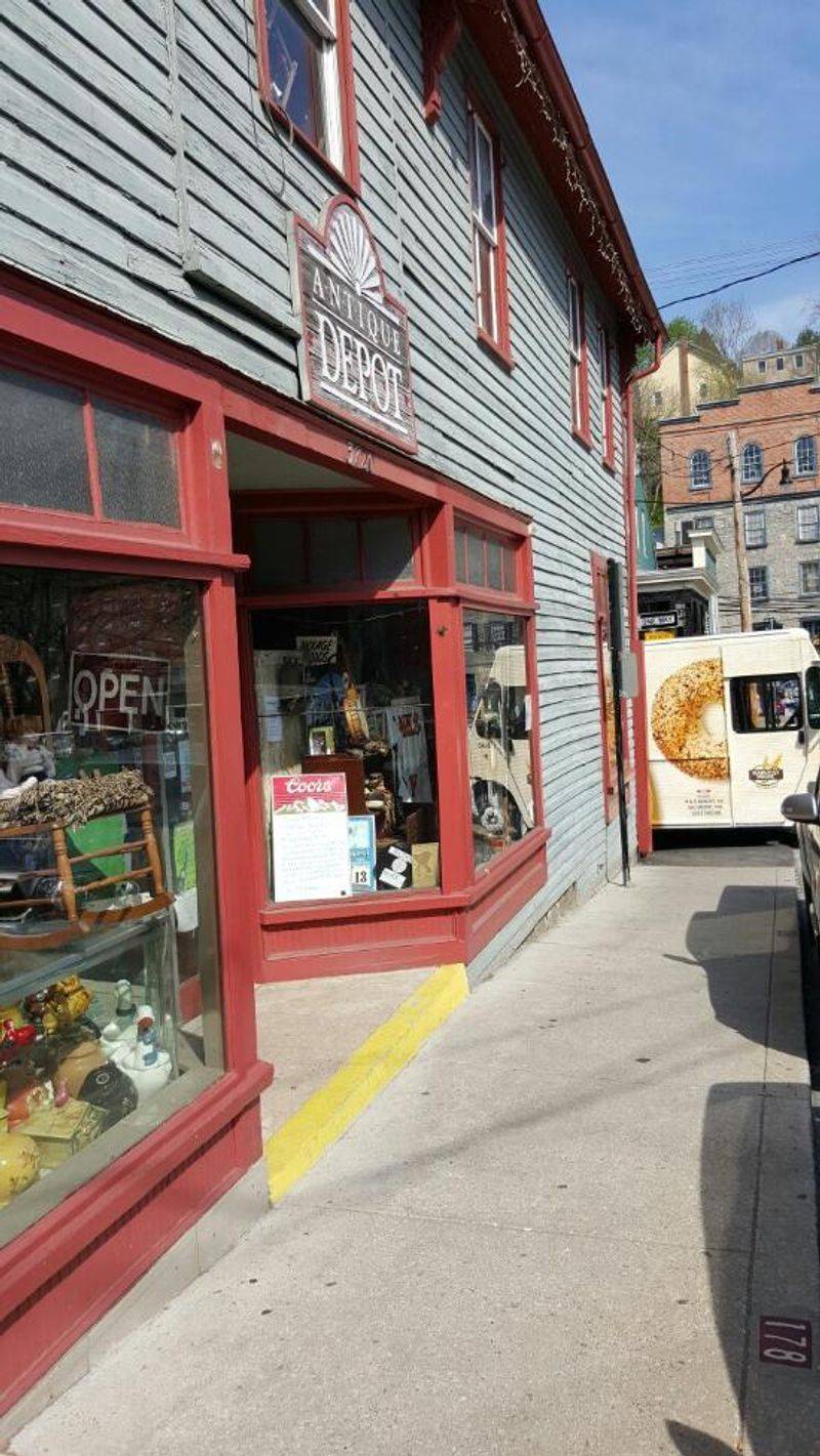 Why This Antique Hunt Is Worth The Climb