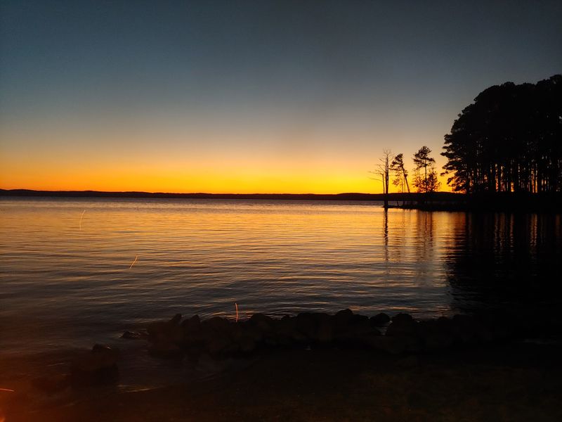 Why This Lakeside Escape Stays Worth It