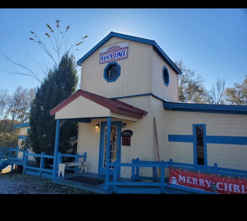 Why This Little Diner Sticks With You