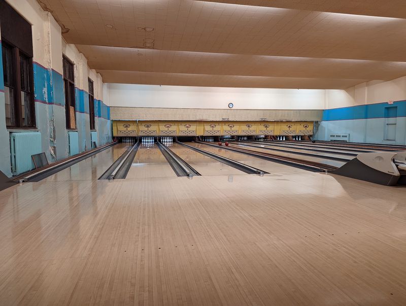 Why This Old-School Alley Still Wins People Over
