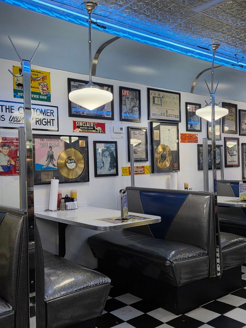 Why This Retro Stop Keeps Earning Return Trips Why This Retro Stop Keeps Earning Return Trips