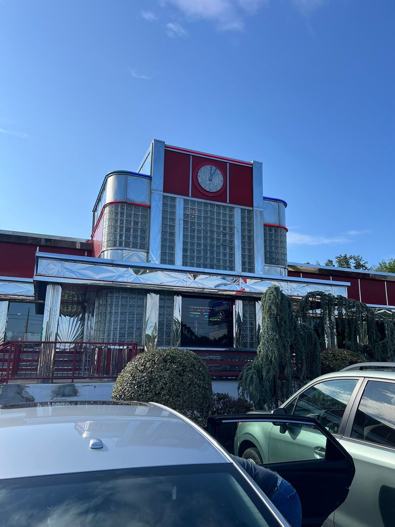 Why This Retro Stop Still Wins Hearts