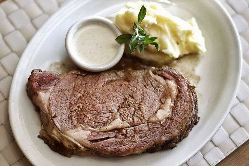 Why This Steakhouse Still Draws a Crowd Why This Steakhouse Still Draws a Crowd
