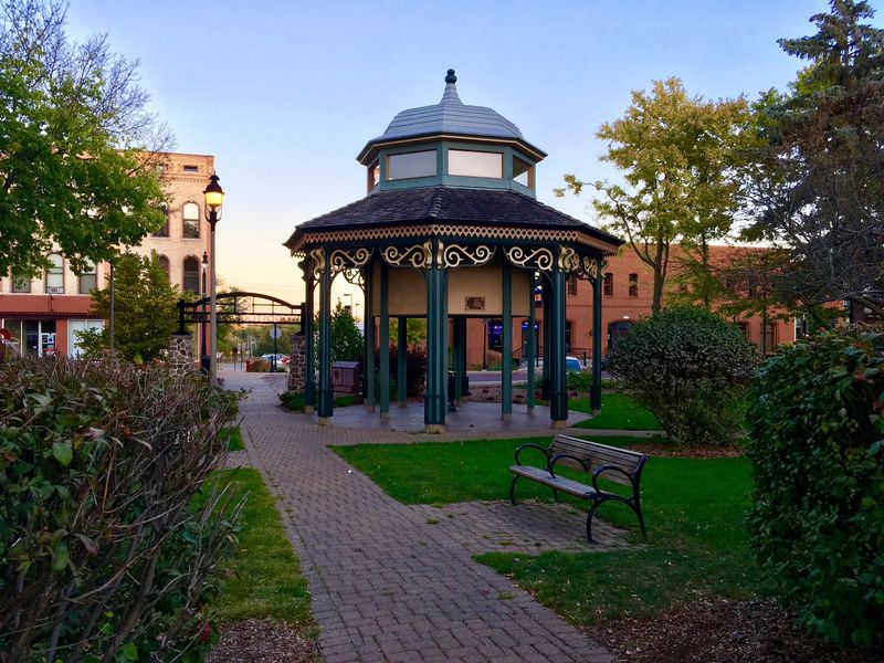 Woodstock Square