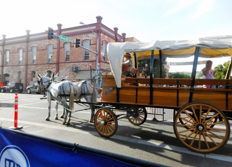 This Oregon Town Wraps a Walkable Historic Downtown in Western Flair, Local Shops, and One Easy Day of Strolling