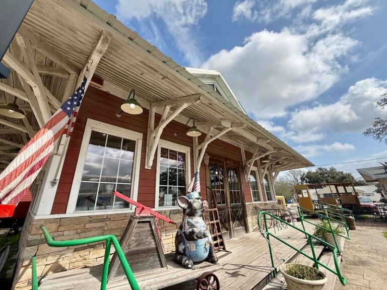 In The Small Town Of Scott, Louisiana, This Old Train-Depot Cafe Serves Beignets Worth The Trip