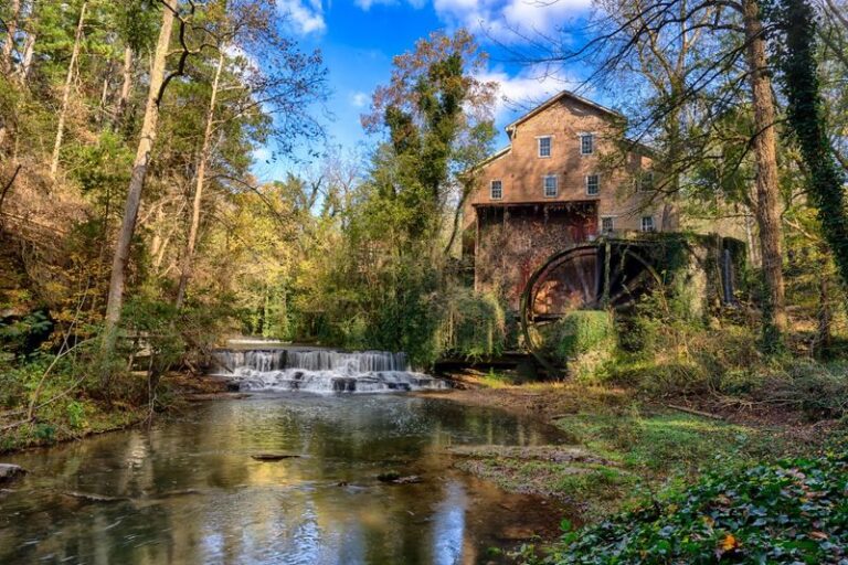 This Historic Tennessee Grist Mill Still Grinds Cornmeal The Old-Fashioned Way