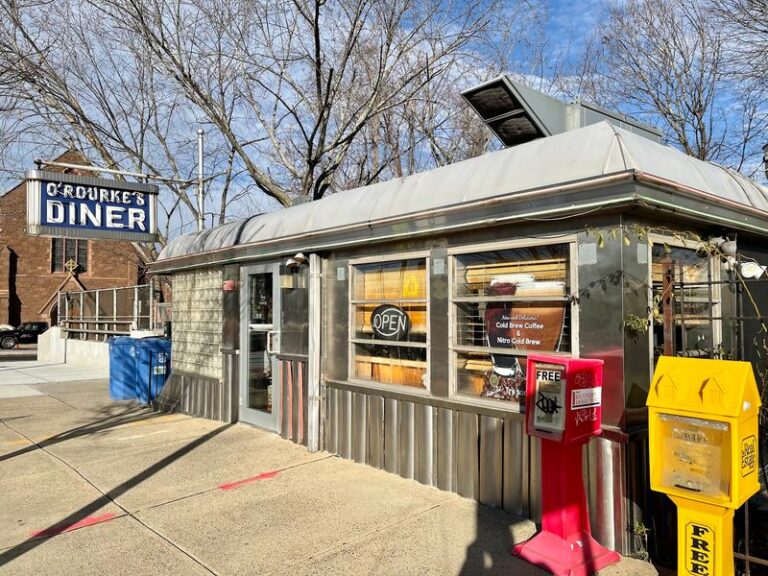 People Travel From Across Connecticut For The Homemade Pie At This Beloved Small-Town Bakery