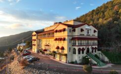 Spend The Night In A Historic 1917 Jerome Hotel Perched On An Arizona Mountainside