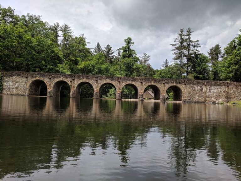 Retirees Are Falling For This Peaceful Tennessee Mountain Town Where The Cost Of Living Stays Refreshingly Low